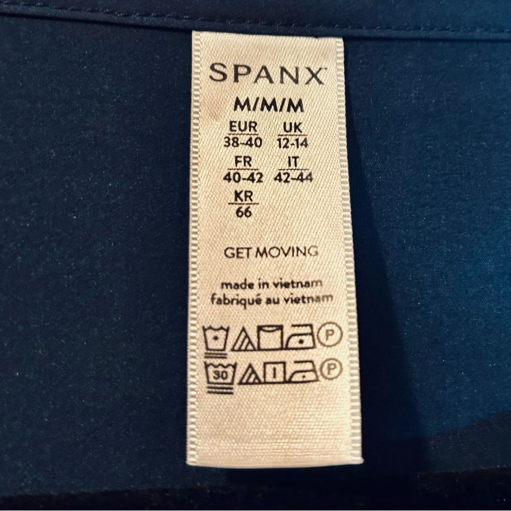 Spanx Shirt Medium pleated bottom cap sleeve Size Medium Navy Blue - Picture 5 of 5